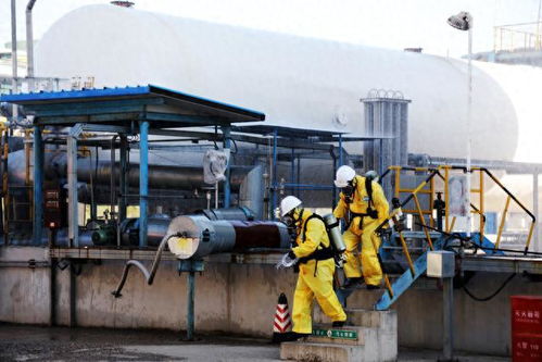 吉林石化化肥廠危化品泄漏應(yīng)急救援演練紀(jì)實(shí) 以練為戰(zhàn)筑牢安全防線